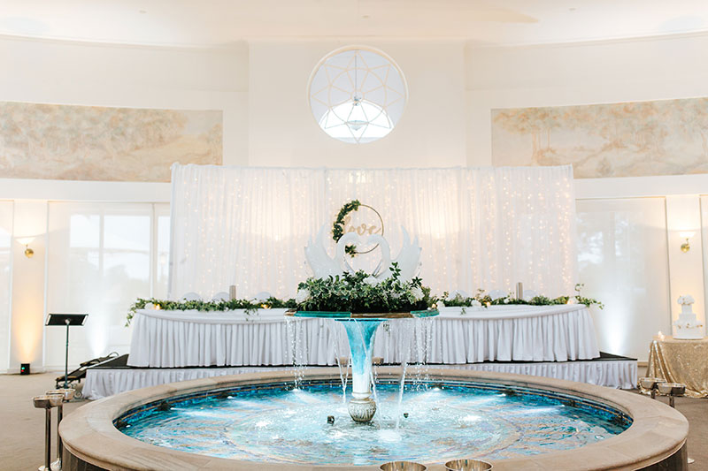 Wedding table and fountain at Links Hope Island.