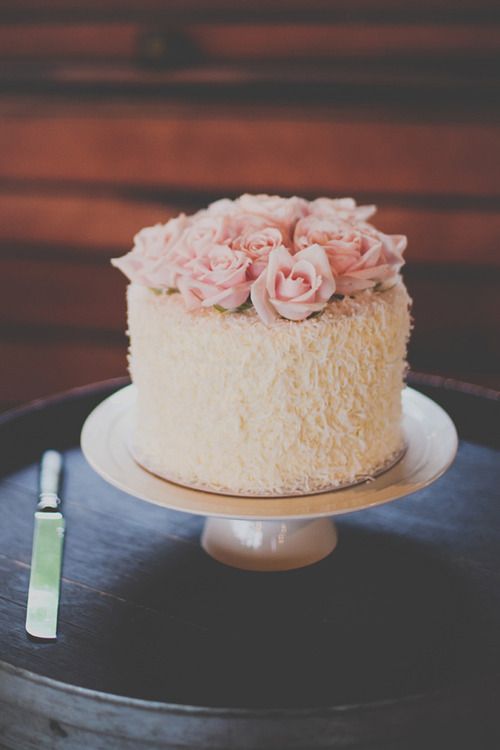 Single tiered wedding cake with pink flowers