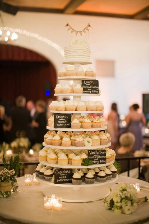Single tiered cake and wedding cupcakes