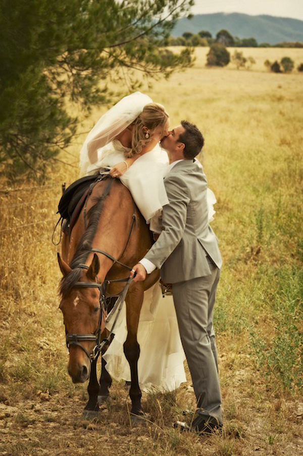 Country wedding kisses