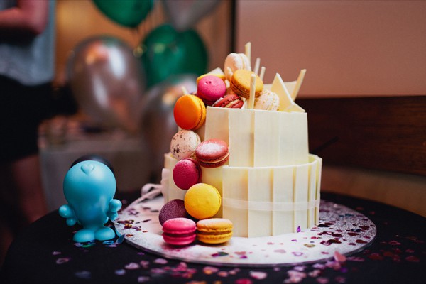 Wedding cake with Macaroons for a pop of colour