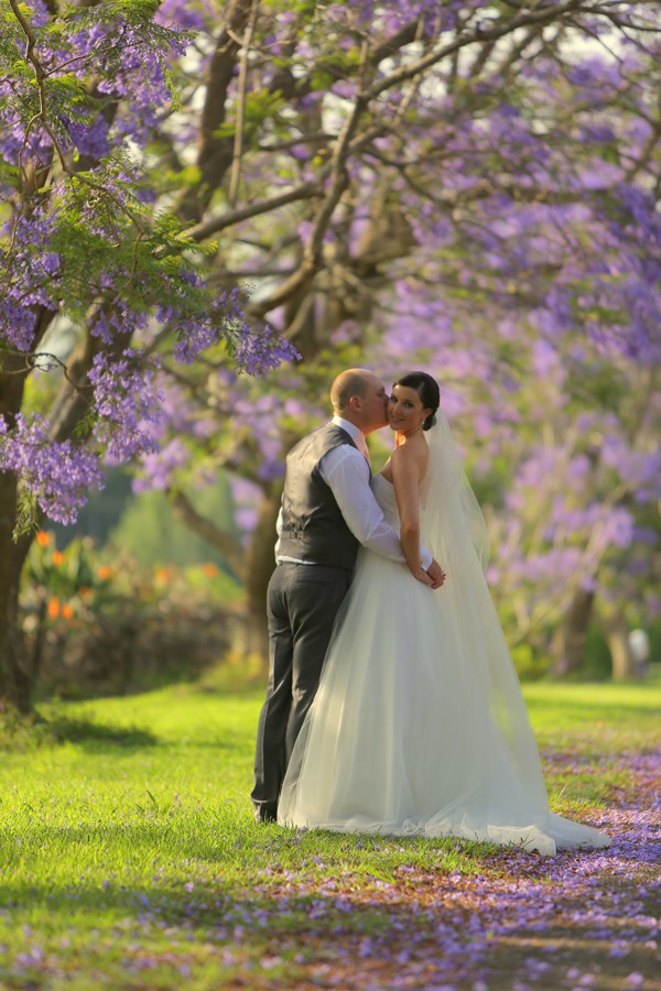 Mt Tambourine Spring wedding kisses