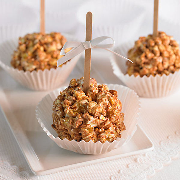 Caramel popcorn wedding finger food