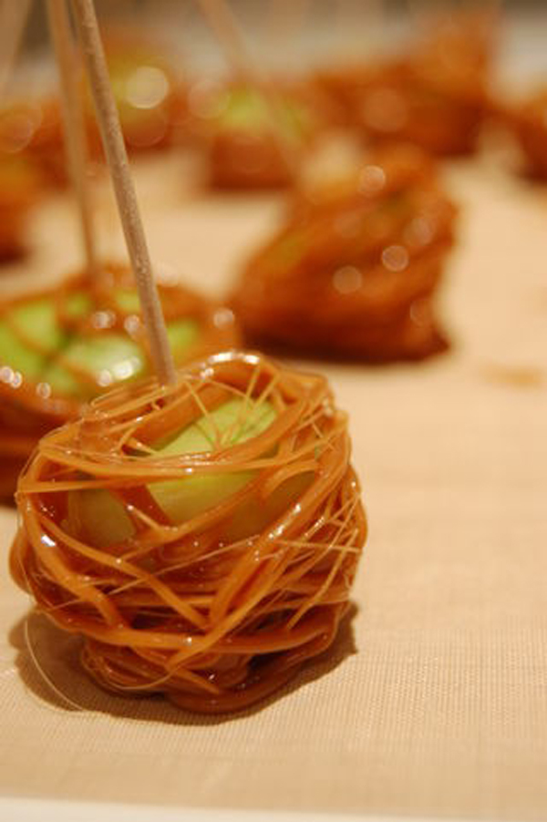 Gourmet caramel apples at your wedding reception