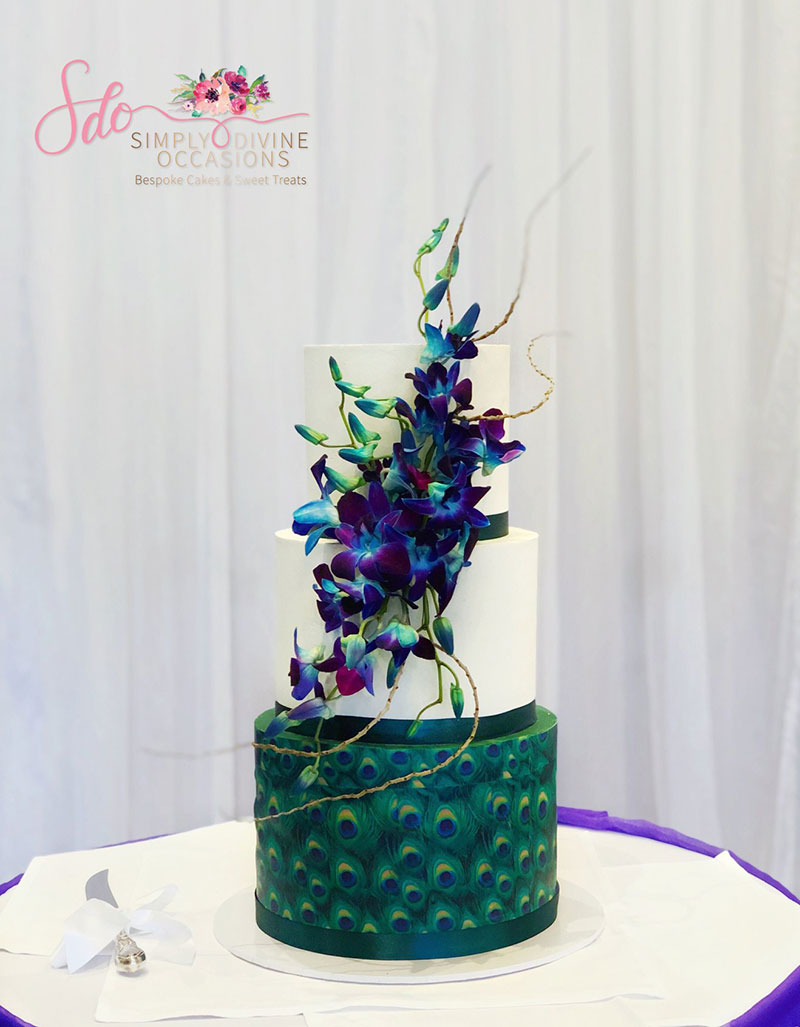 Decorative printed pattern on wedding cake.